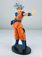 Capsule.pt - Figura Dragon Ball - Goku Ultra Instinct - 25 cm